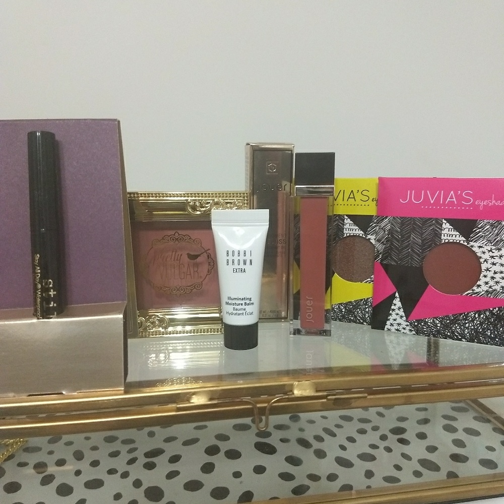 Full face makeup sampler